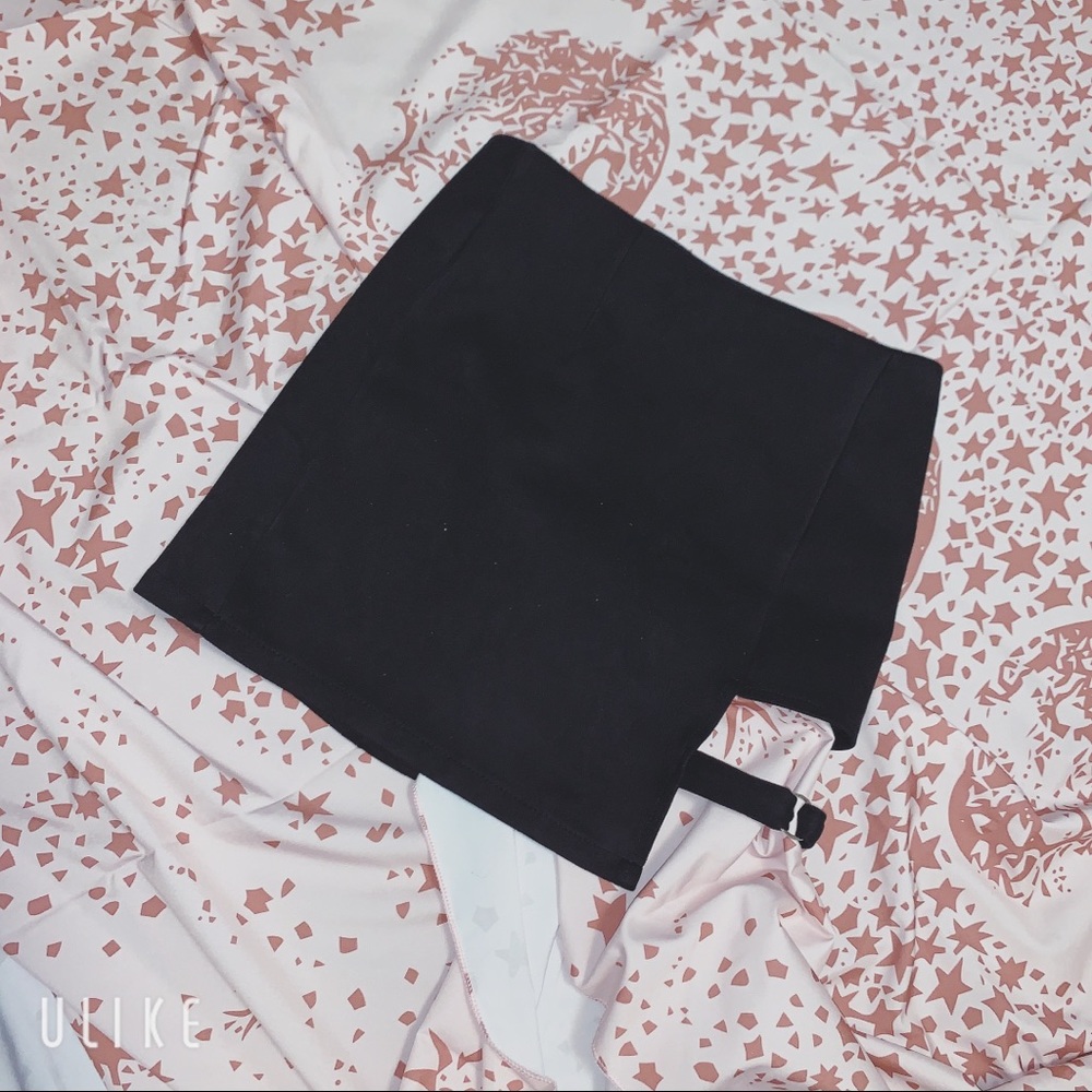 Cute black velvet cut thigh hole mini skirt